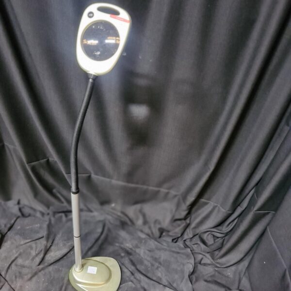 Light and magnifier - Image 6