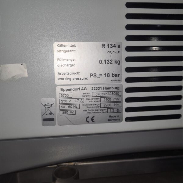 Eppendorf Centrifuge 5702R - Image 4