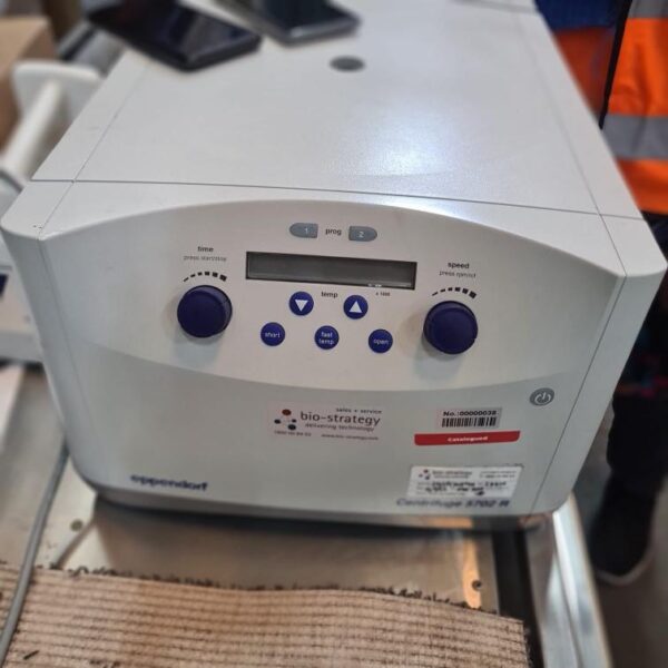 Eppendorf Centrifuge 5702R - Image 3