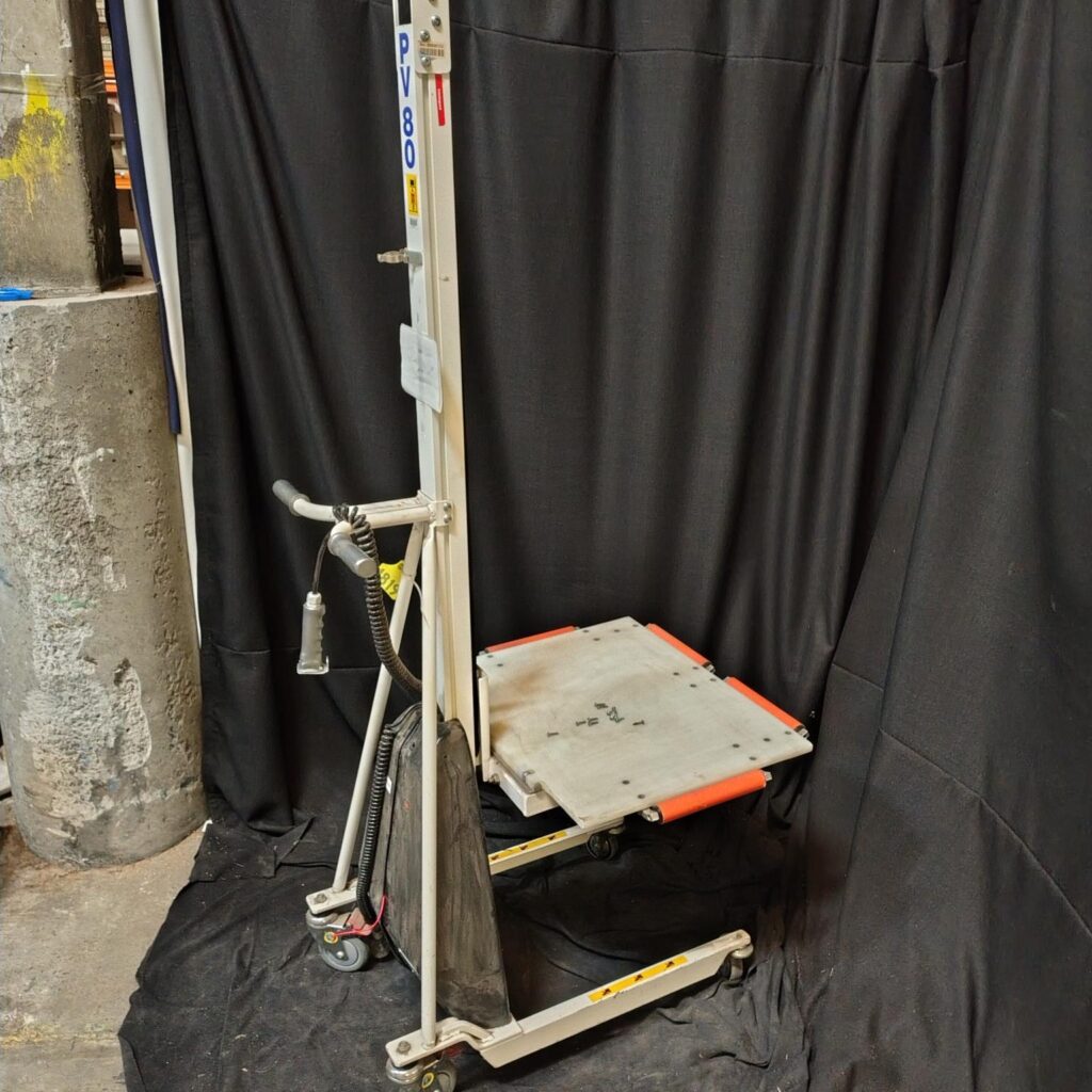 Electric Goods Lift